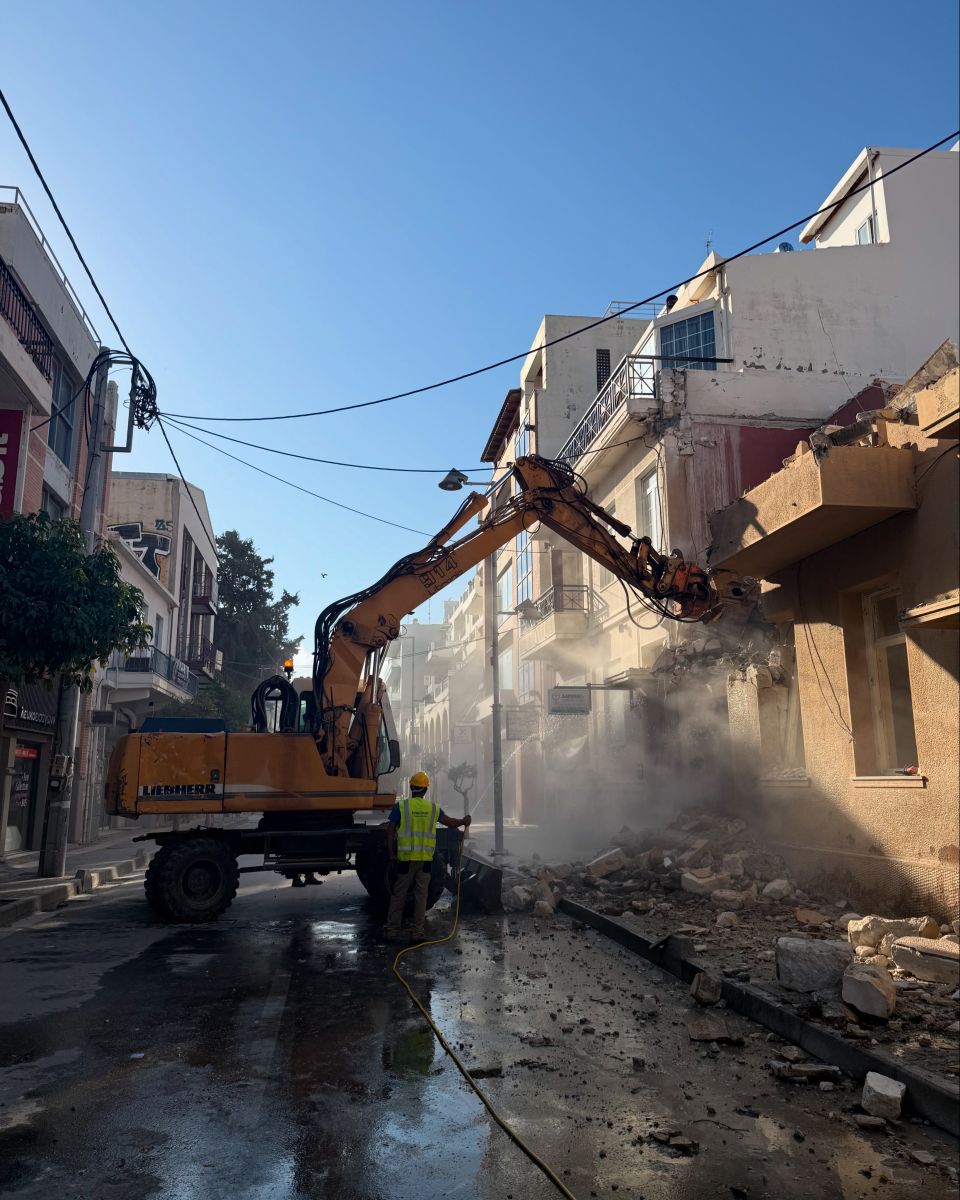 Crusher, θρυμματιστές, υδραυλικά ψαλίδια, αδιατάρακτη καθαίρεση, καθαίρεση σκυροδέματος ή τοιχοποιίας,θρυμματισμός οπλισμένου μπετού, οπτοπλινθοδομής